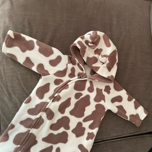 Bundle 4 for $20 Warm, fleece footie with hoodie, booties 🐄 print - Picture 2 of 3